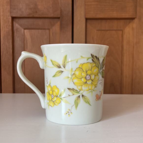 Vintage Floral Mug Made in Japan - Picture 4 of 9
